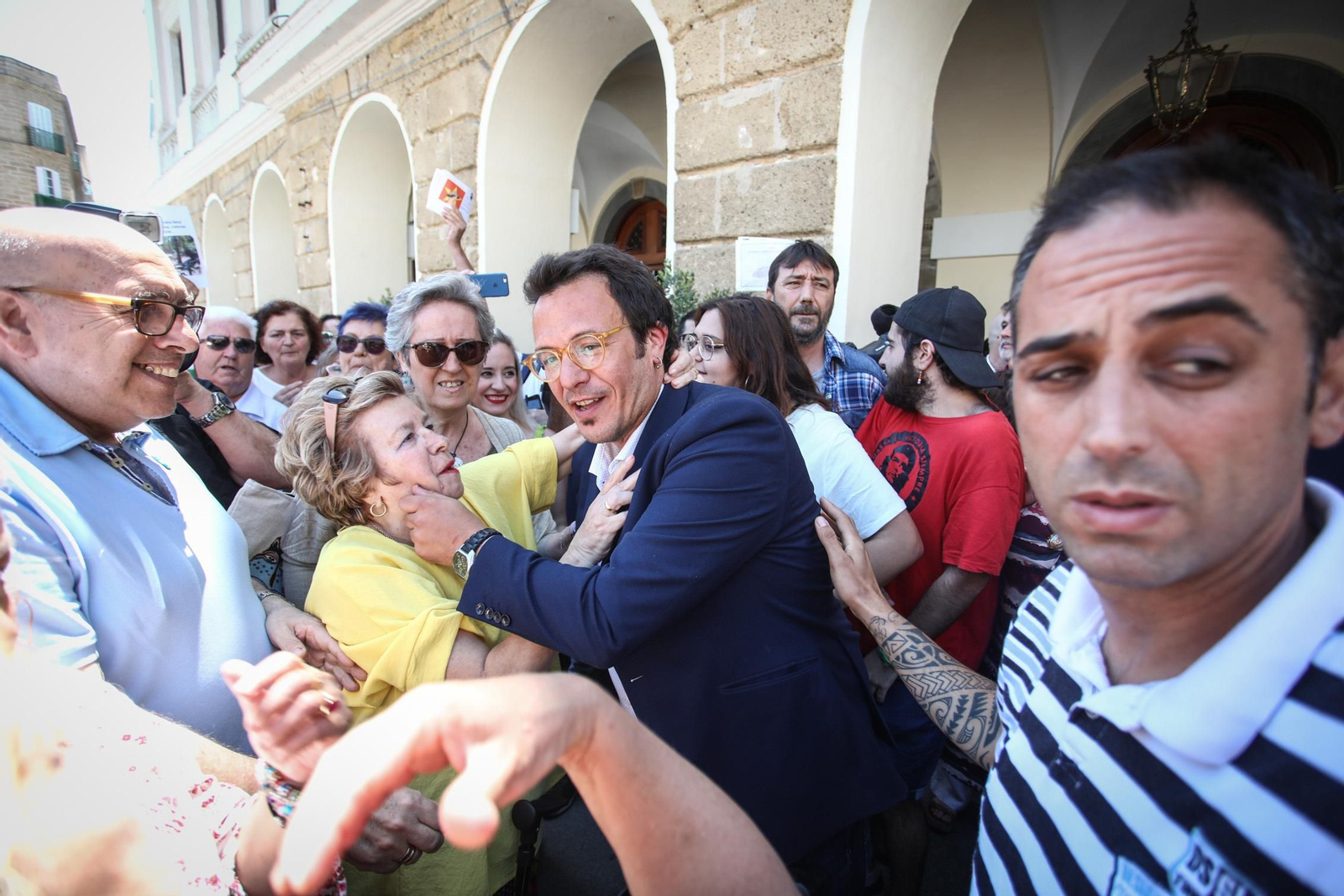 Imágenes de la investidura de José María González Kichi