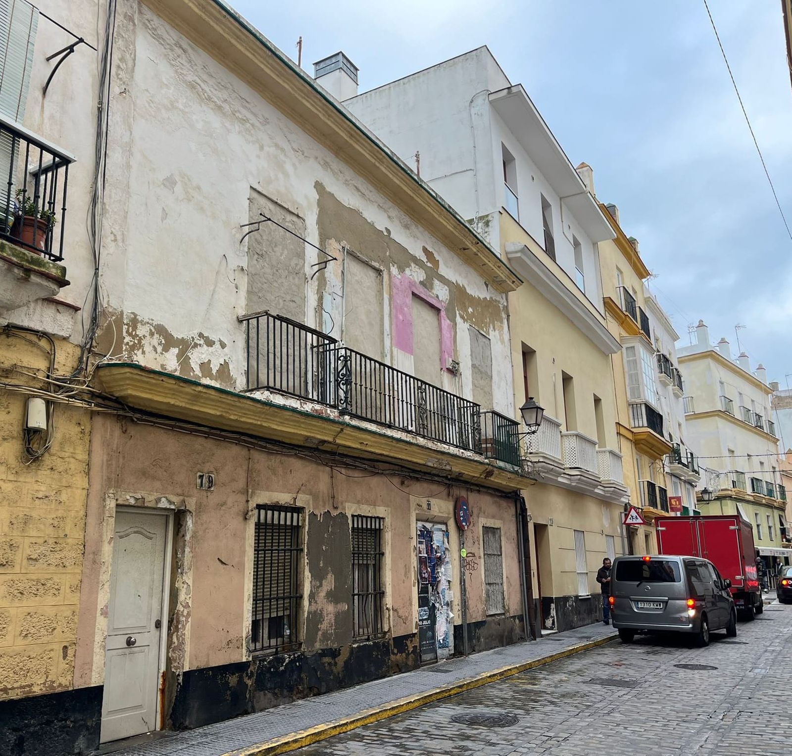 Estado de la finca de los números 77 y 79 de la calle Sagasta.