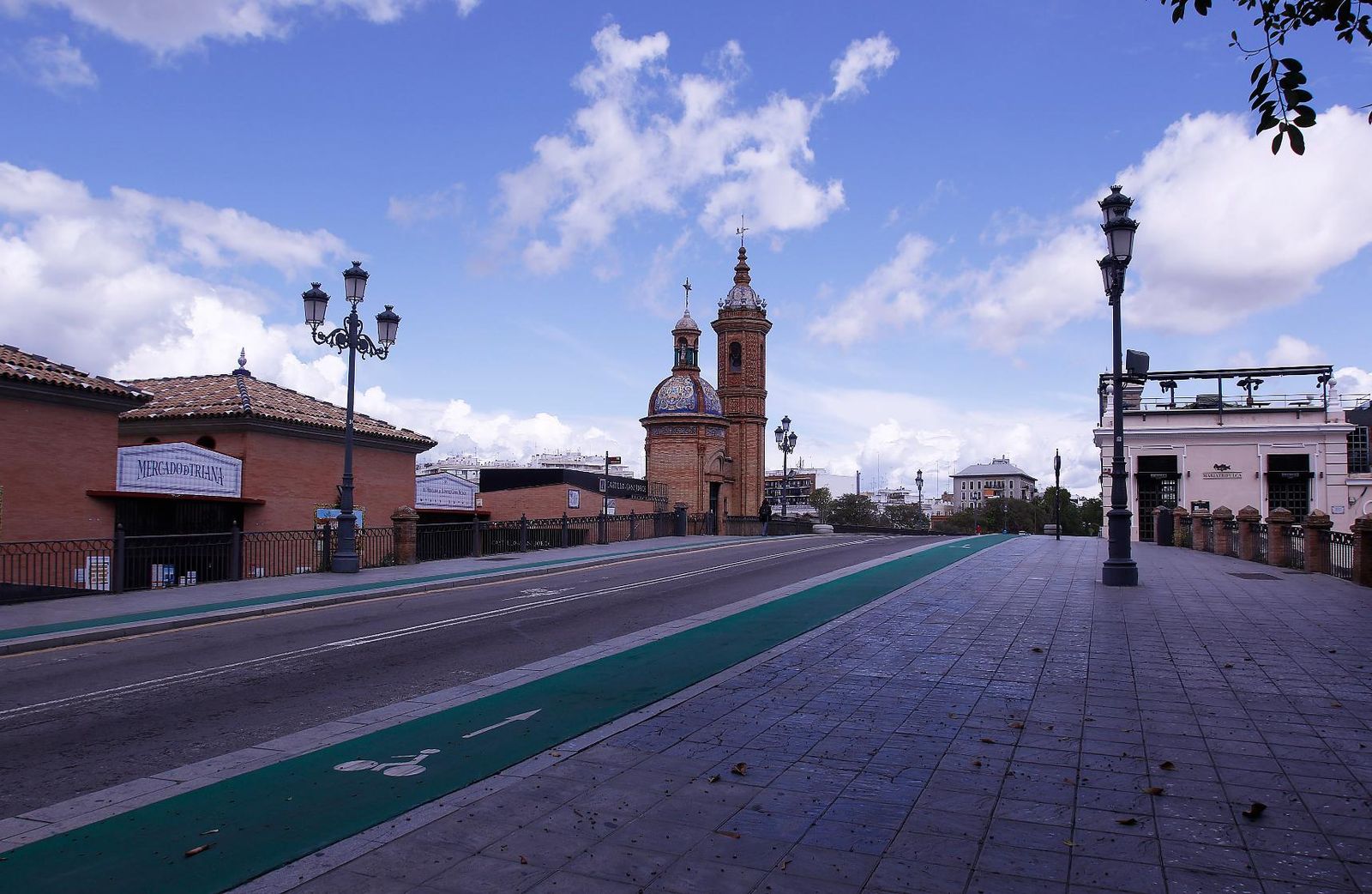 Cinco años del confinamiento por el Covid: las mejores fotos de la pandemia en Sevilla