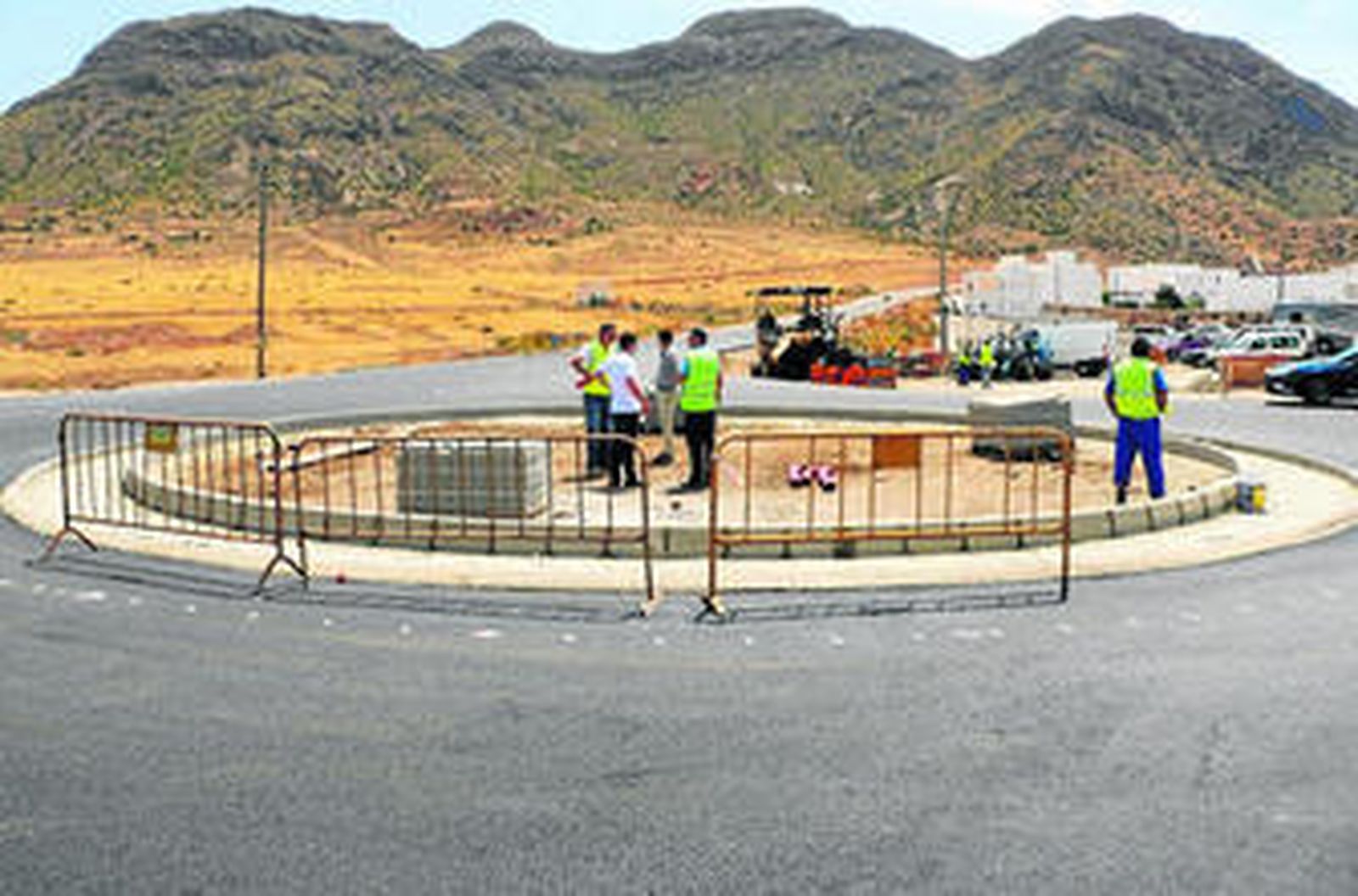 La segunda fase de esta actuación culminó el día 2 de julio que culminó con el asfaltado y la construcción de una rotonda.