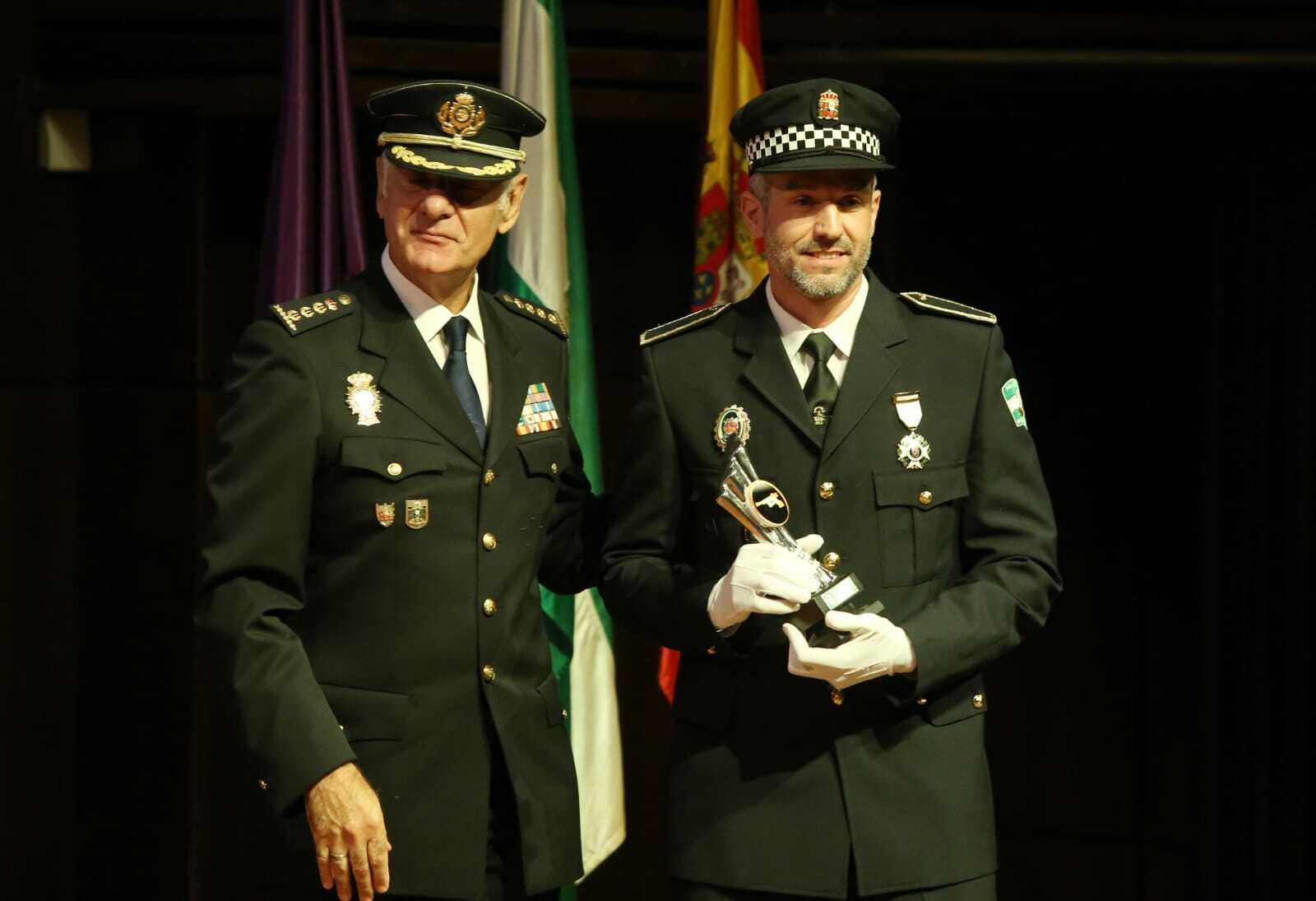 Las imágenes del acto de distinción de agentes de la Policía Local de Málaga en el día de su patrón