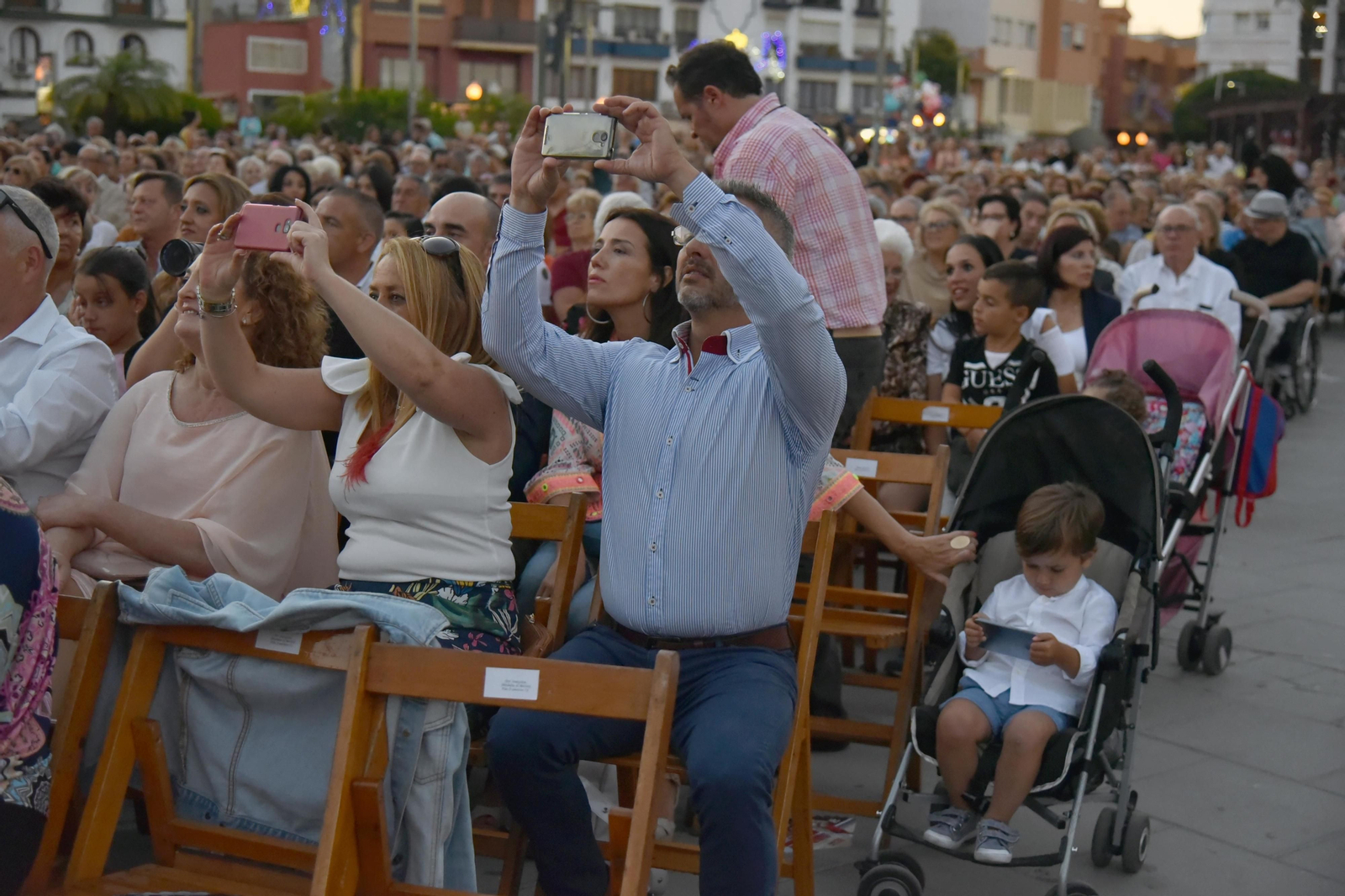 Imágenes del acto de coronación en La Línea