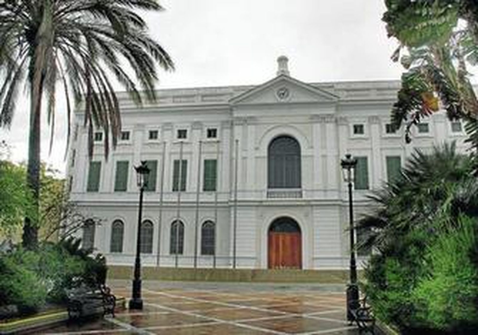 El Ayuntamiento de la plaza Isaac Peral es uno de los edificios que se incluyen dentro de la red.