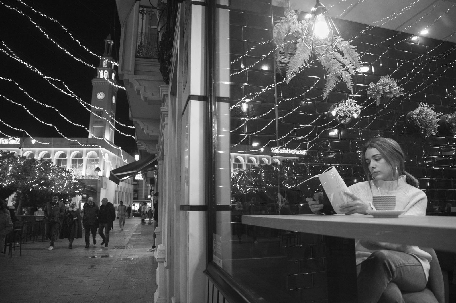 'Una taza de café y un buen libro', obra ganadora en la categoría de adultos.