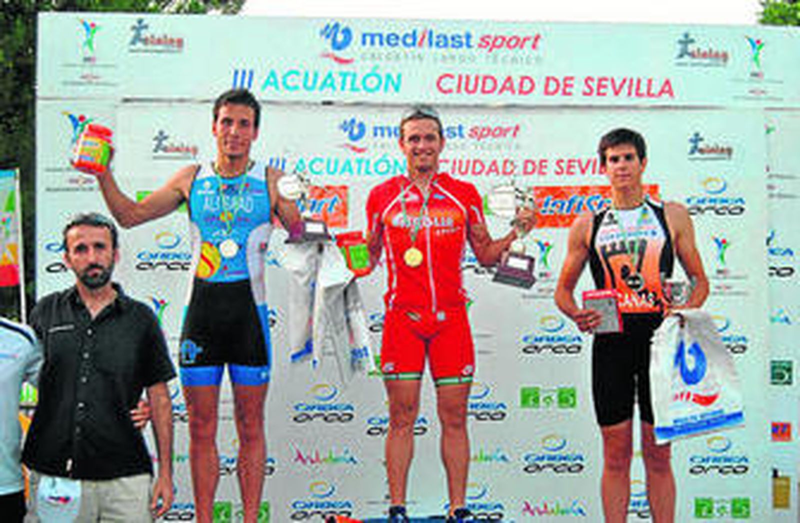 Pedro Serrano comanda el podio masculino de la prueba.