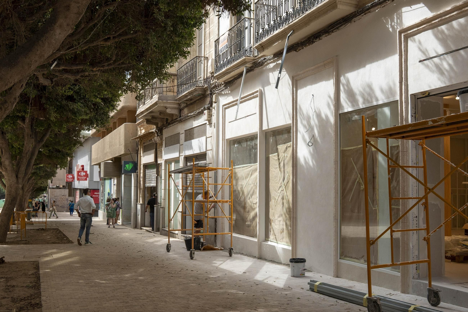 Cortes peatonales por obras en el paseo