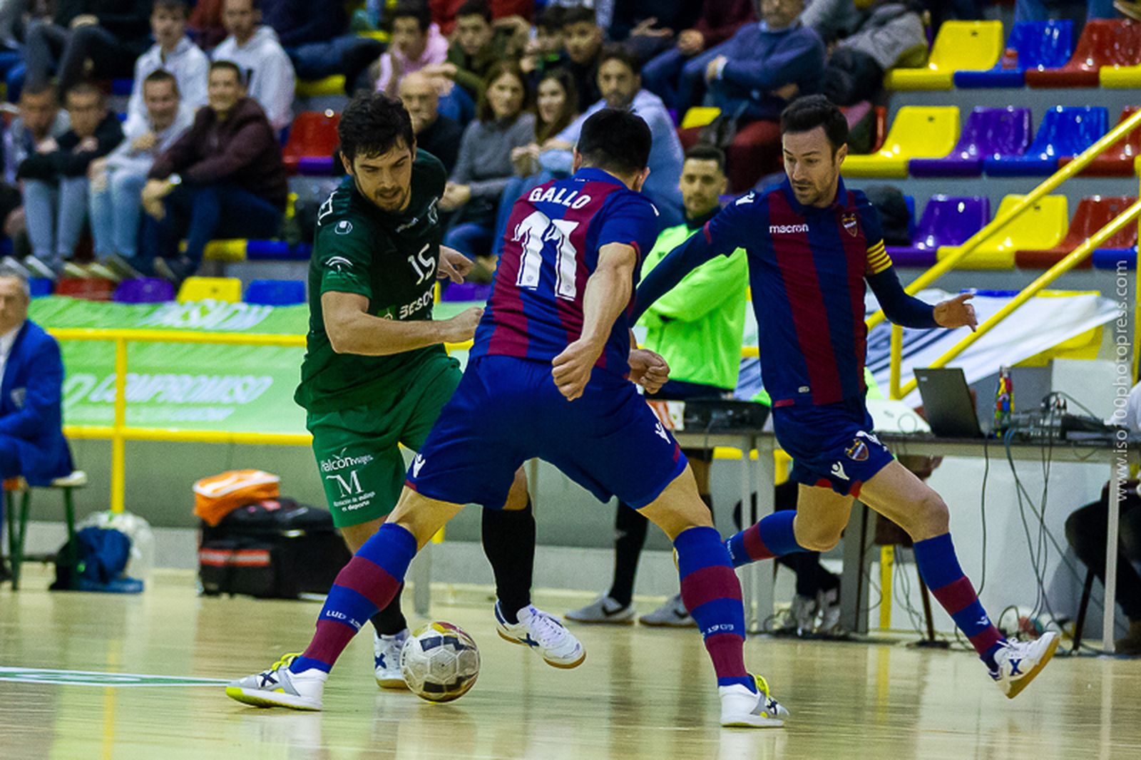Miguel Fernández en el encuentro ante el Levante.