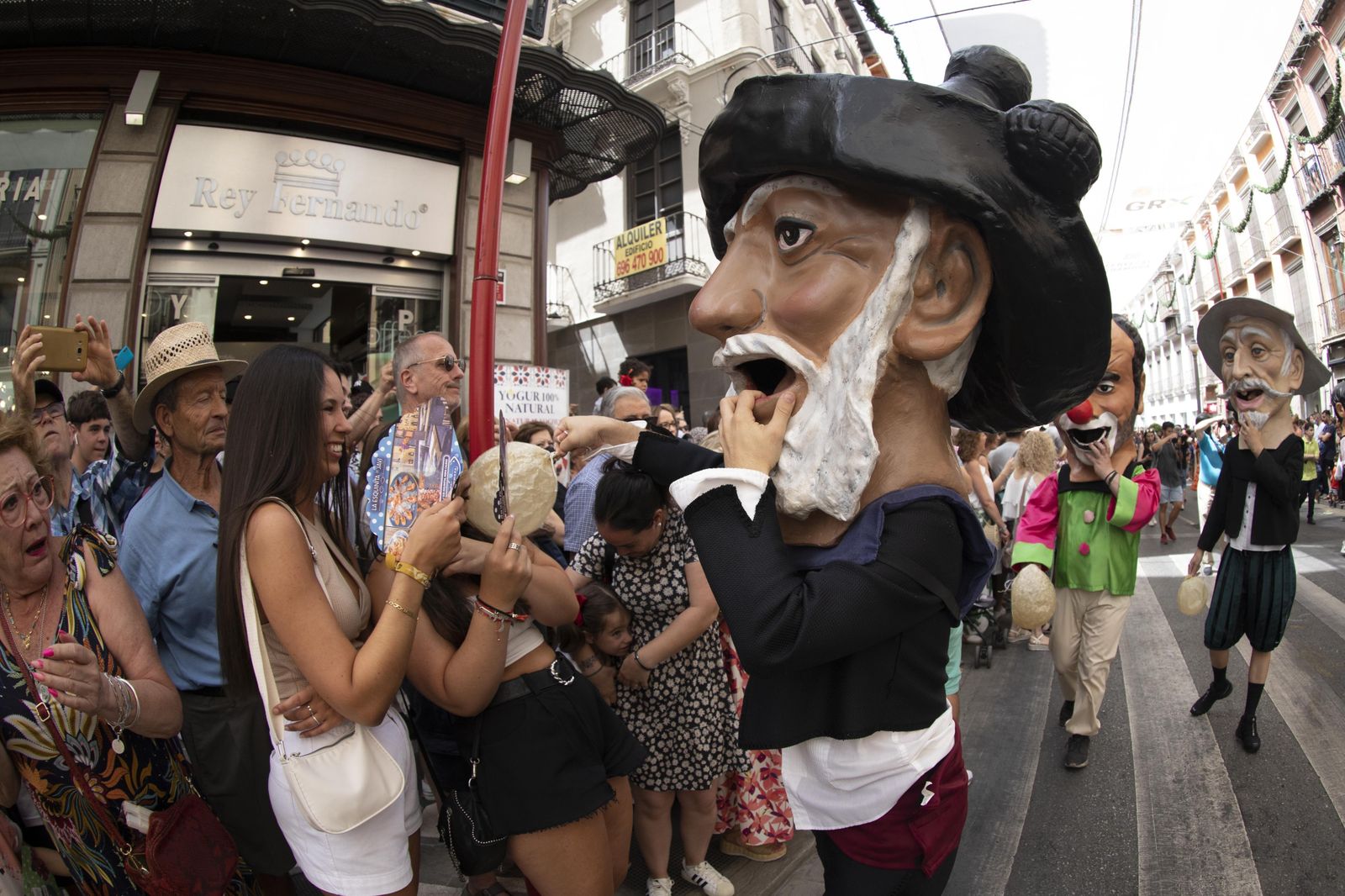 El regreso de la Tarasca a las calles de Granada, en imágenes