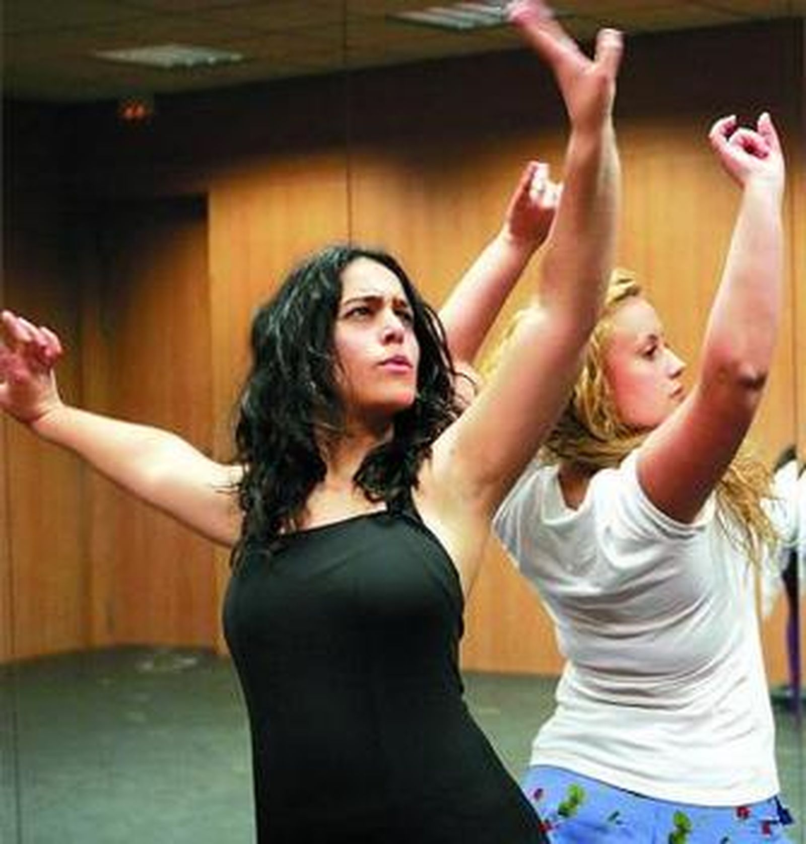 Las bailaoras durante un ensayo, en la tarde de ayer.