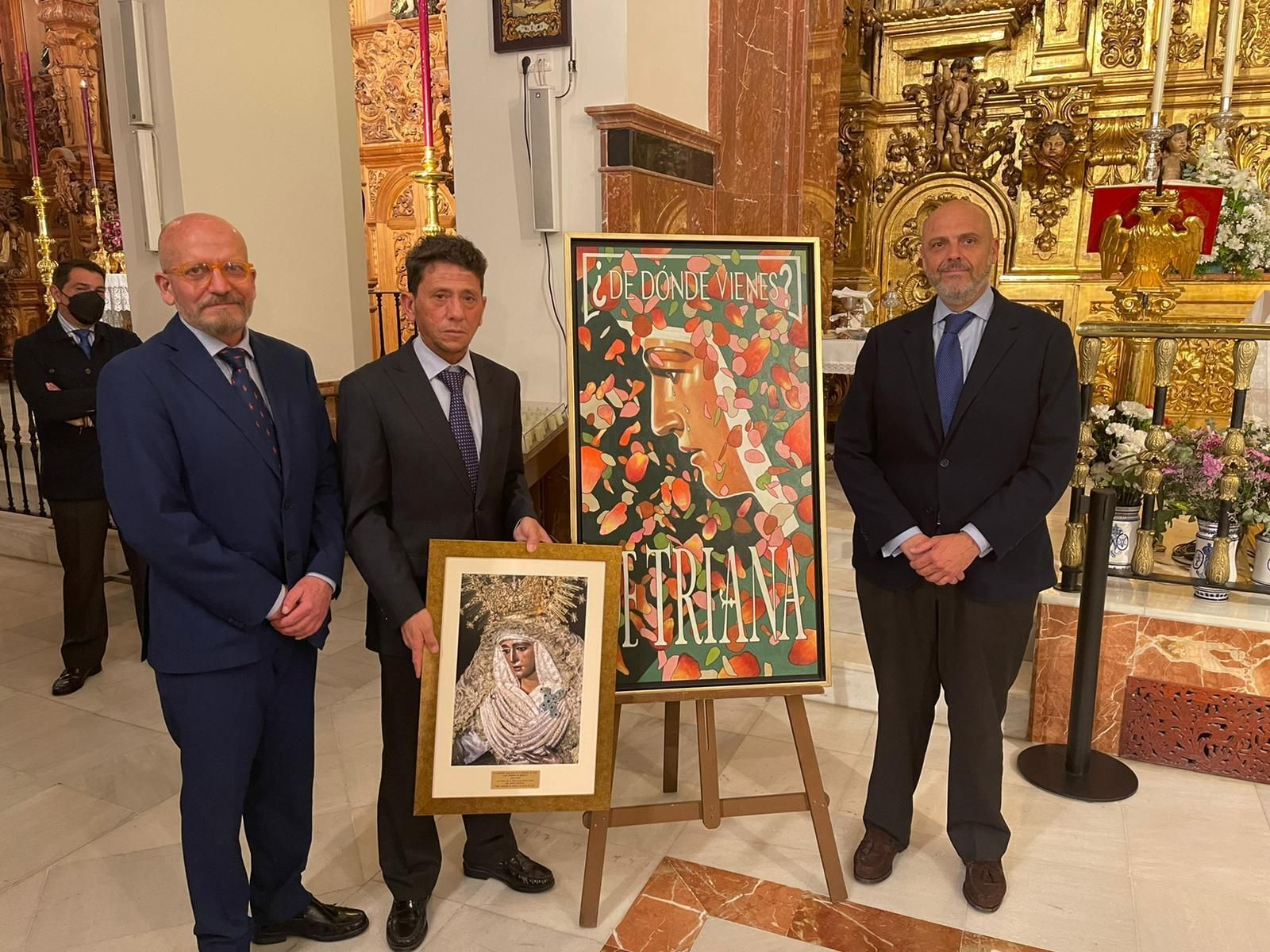 Francisco Rovira Yagüe, David Romero Alonso y Sergio Sopeña junto al cartel