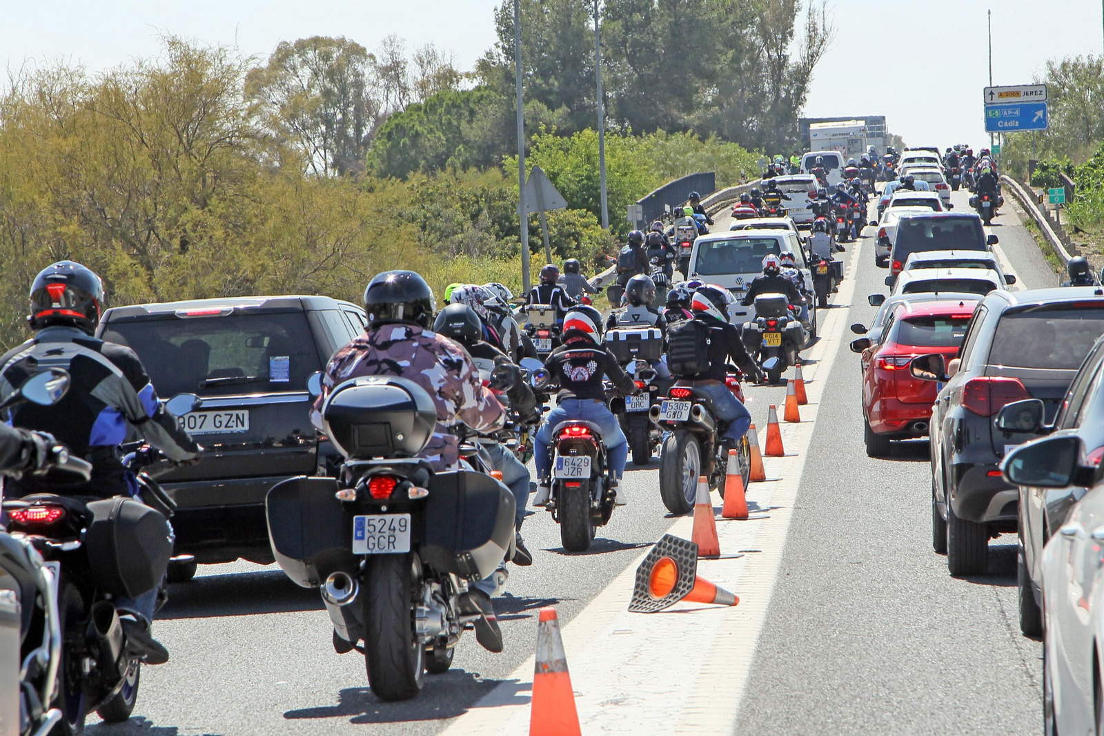 Aspecto que presentaba la vía de acceso a Jerez desde la autovía de Arcos.