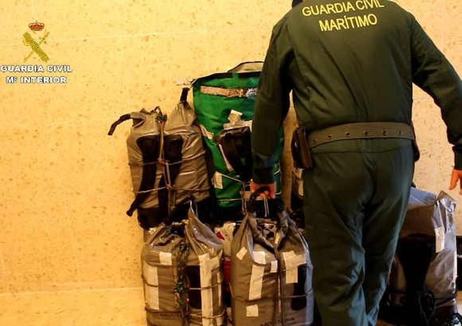 La Guardia Civil interviene 284 kilos de cocaína en mochilas ocultas en la ría