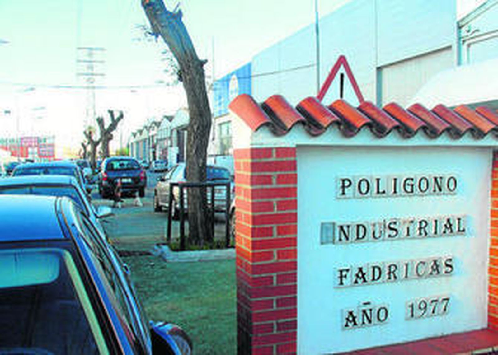 Una de las calles principales del polígono industrial de Fadricas.