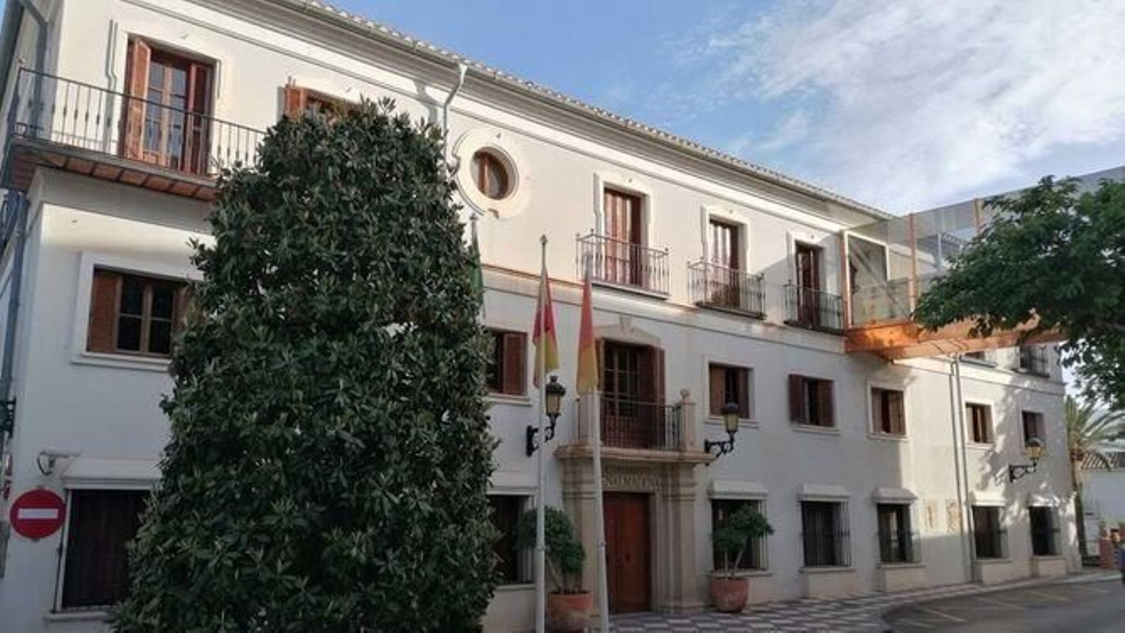 Fachada del Ayuntamiento de Benalmádena. Fachada del Ayuntamiento de Benalmádena.