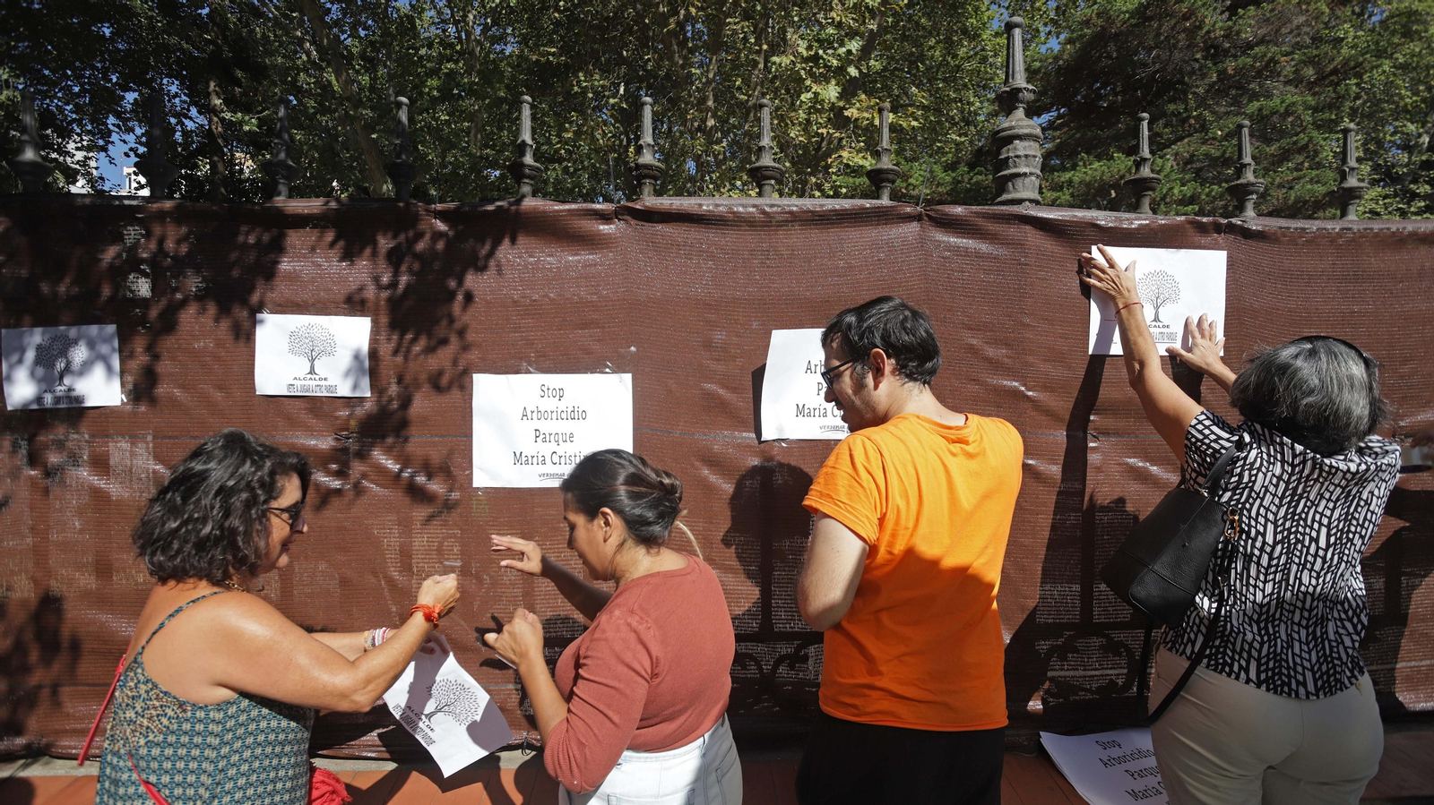Fotos de las protestas contra la tala de árboles en el Parque María Cristina de Algeciras