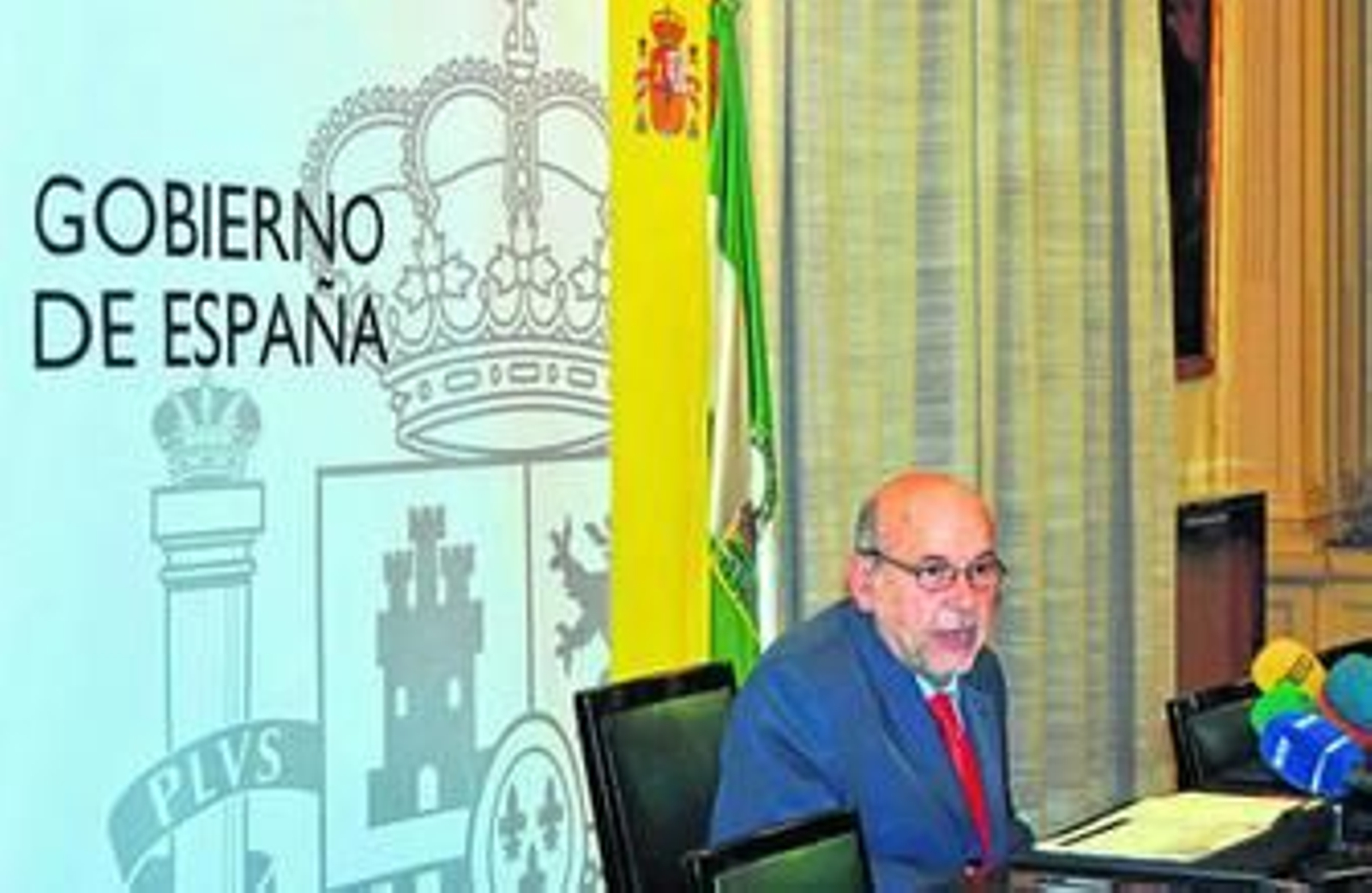 El subdelegado del Gobierno en Granada, Antonio Cruz, ayer, en la presentación del dispositivo para el 20-N.