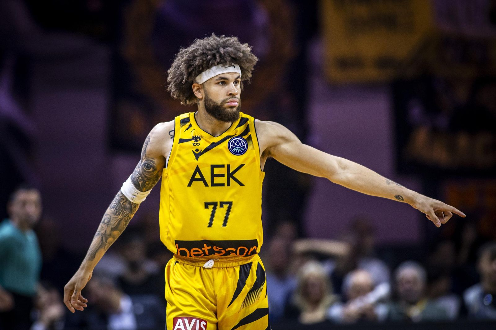 El AEK remonta y le quita al Tenerife el tercer puesto (77-73)