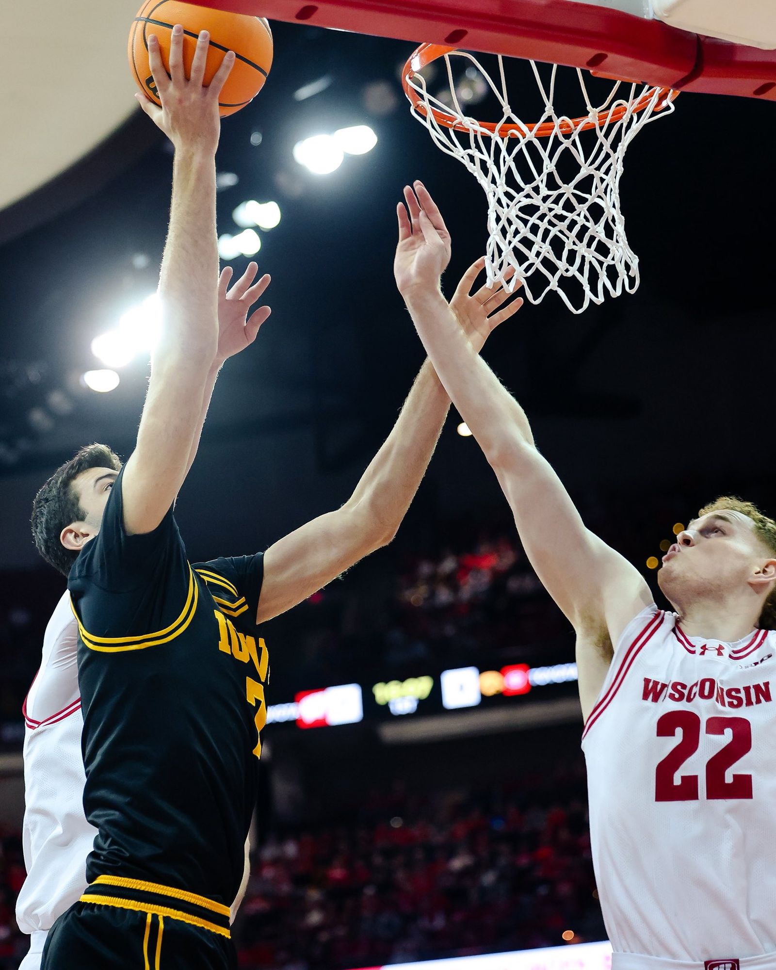 NCAA: Álvaro Folgueiras, partido completo con derrota