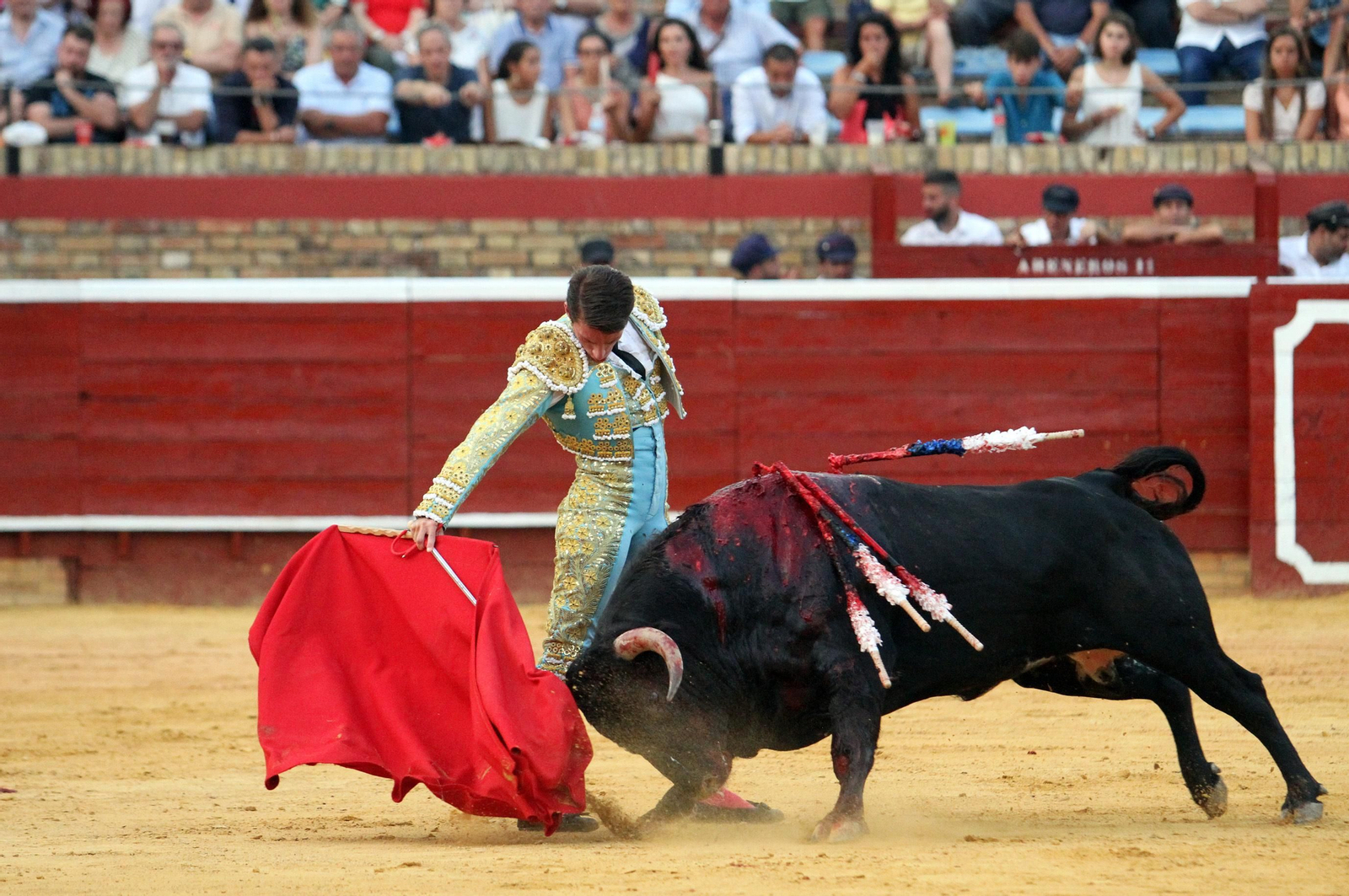 Faena de Alfonso Cadaval en la Plaza de toros La Merced