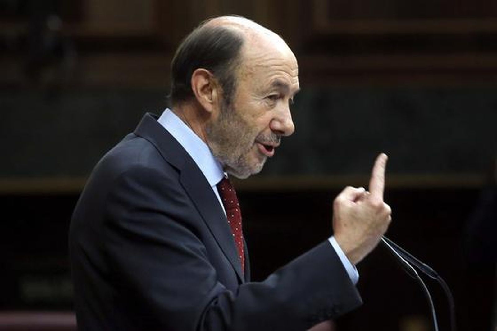 Rubalcaba pide retirar unos Presupuestos "injustos, ineficaces" y propios de un país "intervenido"