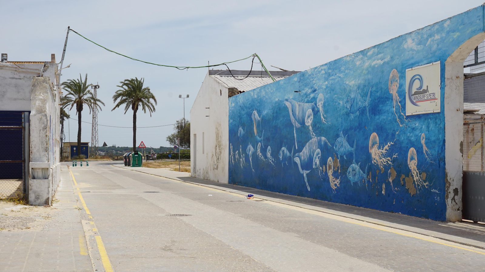 Uno de los murales más impresionantes que representa el fondo marino Uno de los murales más impresionantes que representa el fondo marino
