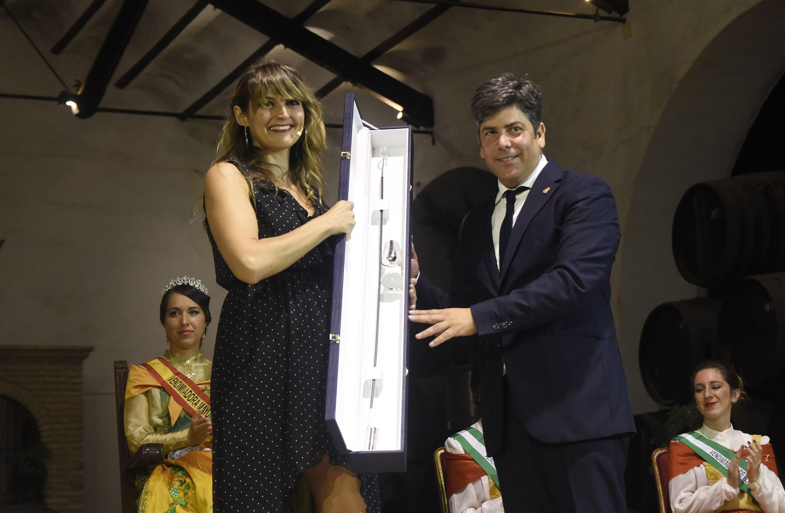 La pregonera, Eva Millán, junto al alcalde de la ciudad, Rafael Llamas. La pregonera, Eva Millán, junto al alcalde de la ciudad, Rafael Llamas.