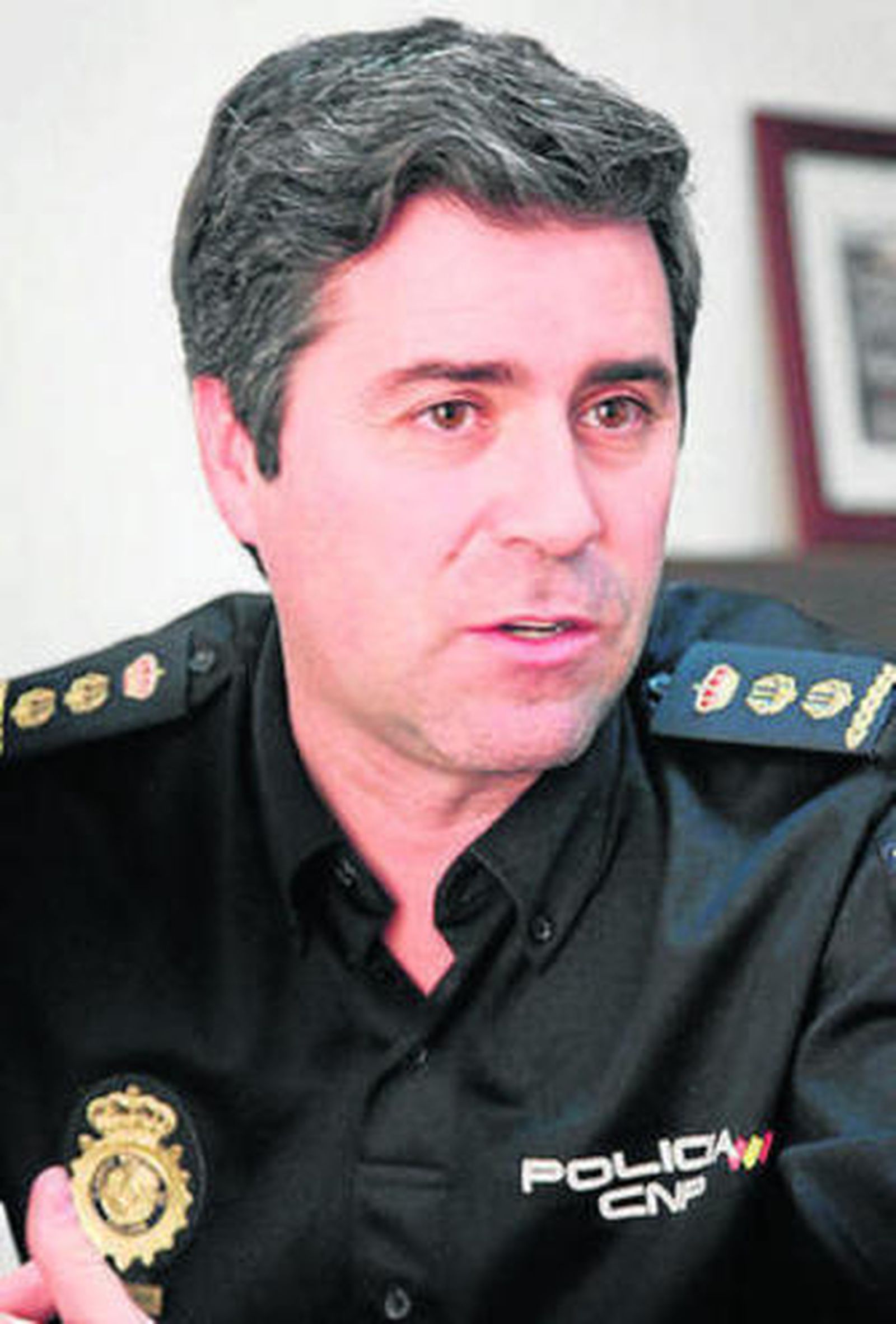 El comisario, Carlos Serra.