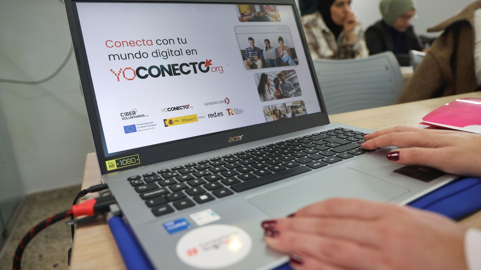 Programa 'YoConecto' de la Fundación Cibervoluntarios impartido para colectivos vulnerables en la sede de la Asociación Yo Soy tú