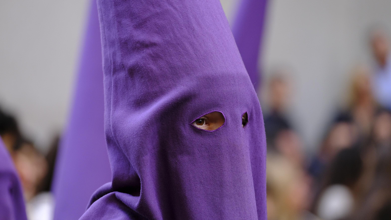 Pasión vuelve a su Iglesia de Santa Teresa azotada por la lluvia