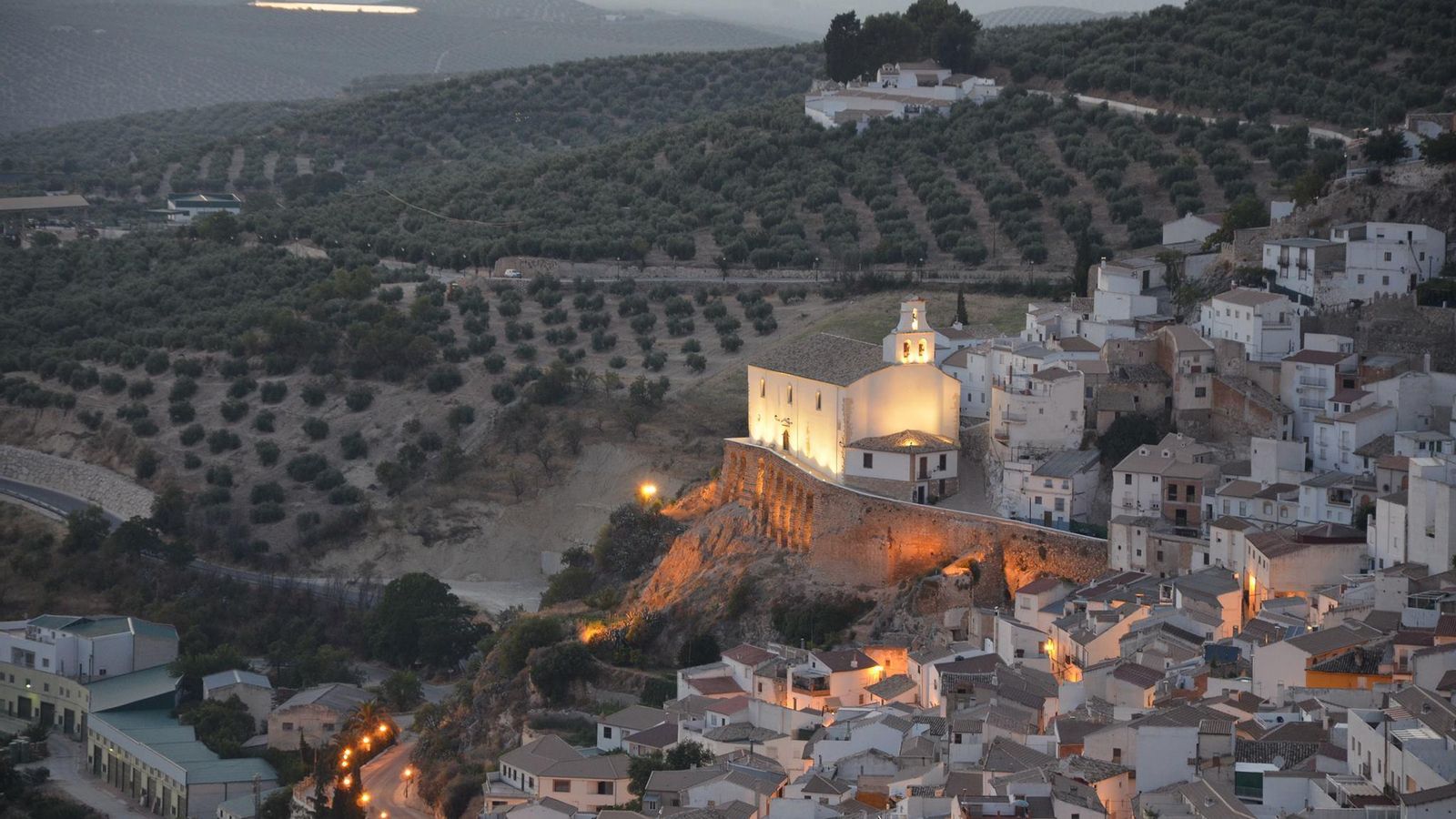 La Iglesia de Santo Domingo de Guzmán es uno de los templos insignes del municipio serrano. La Iglesia de Santo Domingo de Guzmán es uno de los templos insignes del municipio serrano.