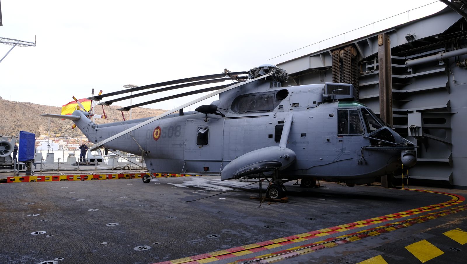 Fotogalería de la visita al portaaviones Juan Carlos I. Puerto de Almería.