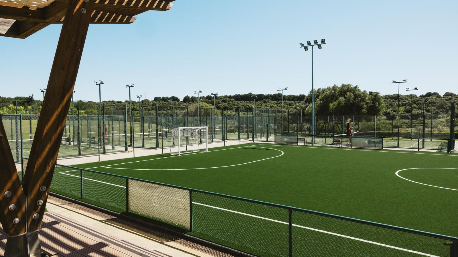 RAQUET & LEISURE CLUB LA RESERVA CLUB RAQUET & LEISURE CLUB LA RESERVA CLUB
