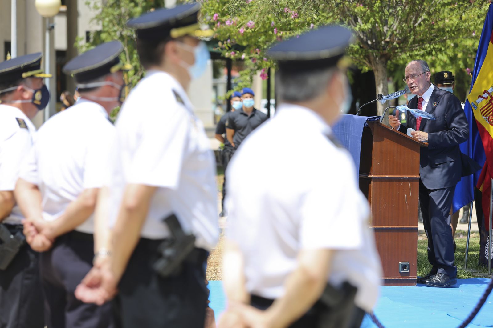 Fotos de la escultura que rinde homenaje a los policías fallecidos en Málaga