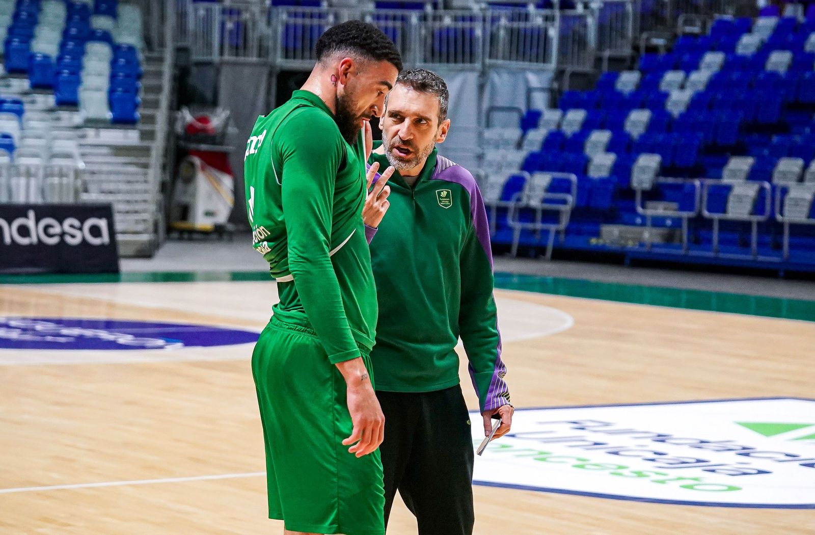 El Unicaja se ejercita en el Carpena y activa el parón navideño