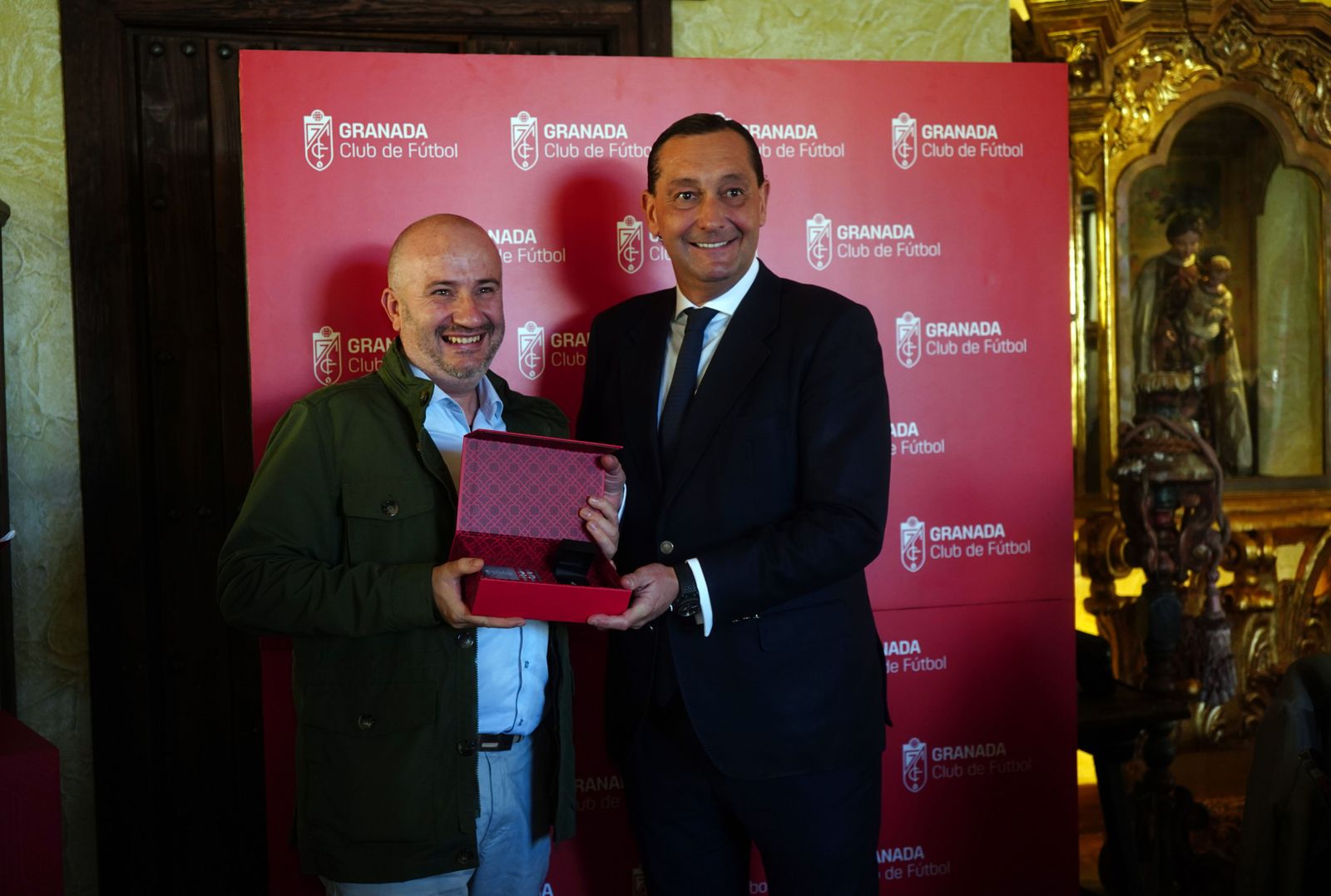 Las mejores imágenes del acto a los abonados del Granada CF con 25 y 50 años de antigüedad