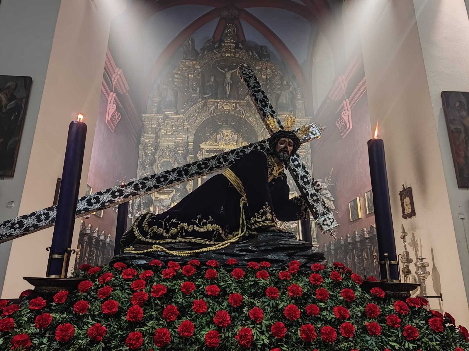 El Señor de las Penas tras su traslado al altar mayor