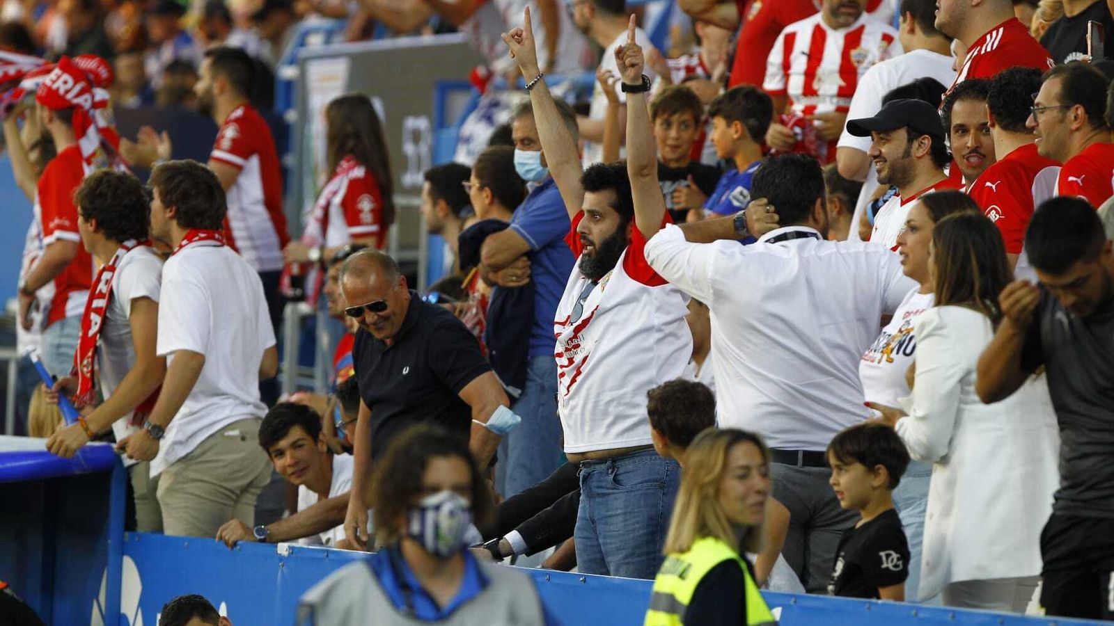 Turki Al-Sheikh celebra en la grada el 2-2 de Sadiq Turki Al-Sheikh celebra en la grada el 2-2 de Sadiq