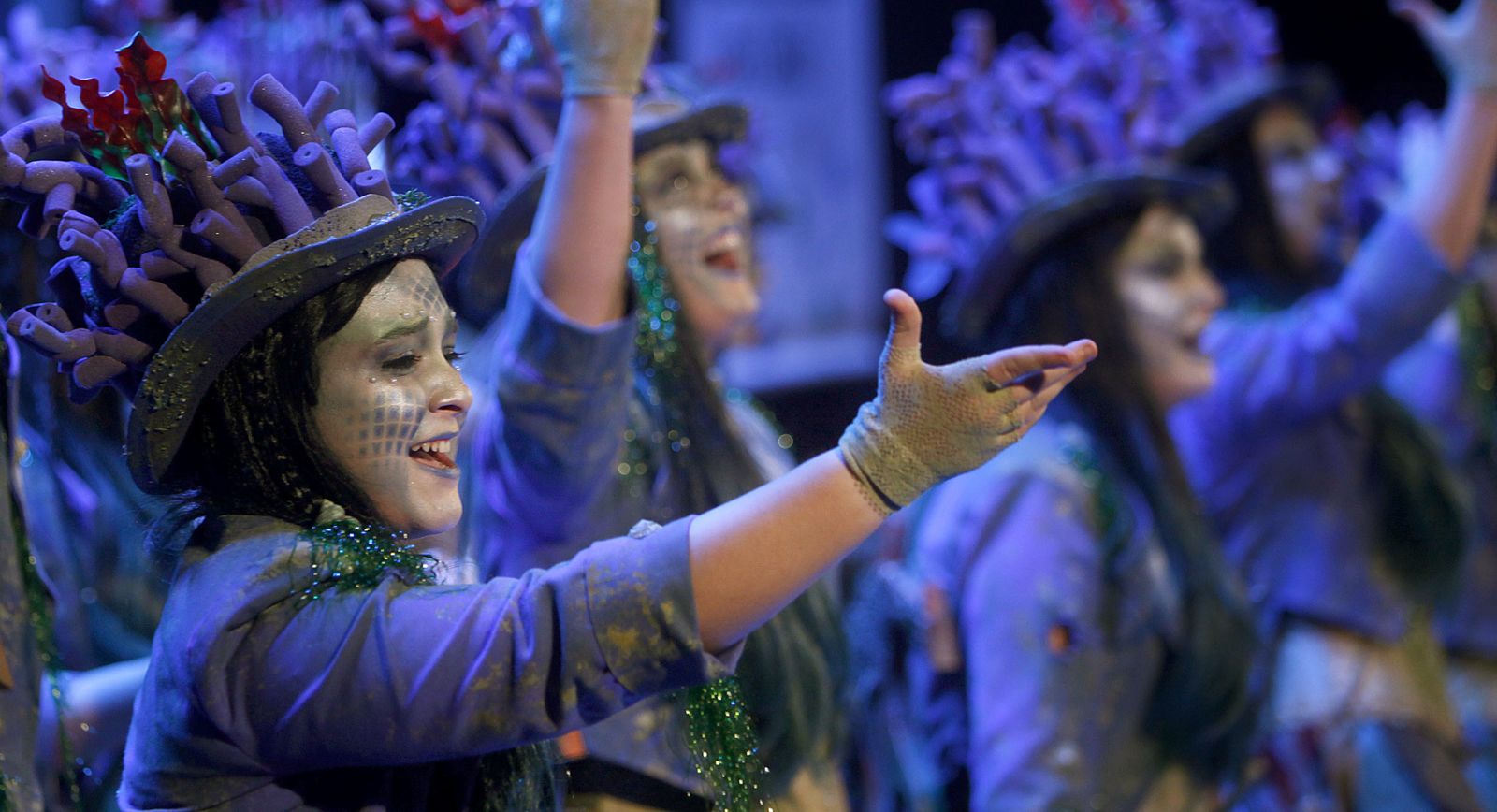 Las imágenes de la décimo sexta función de clasificatorias