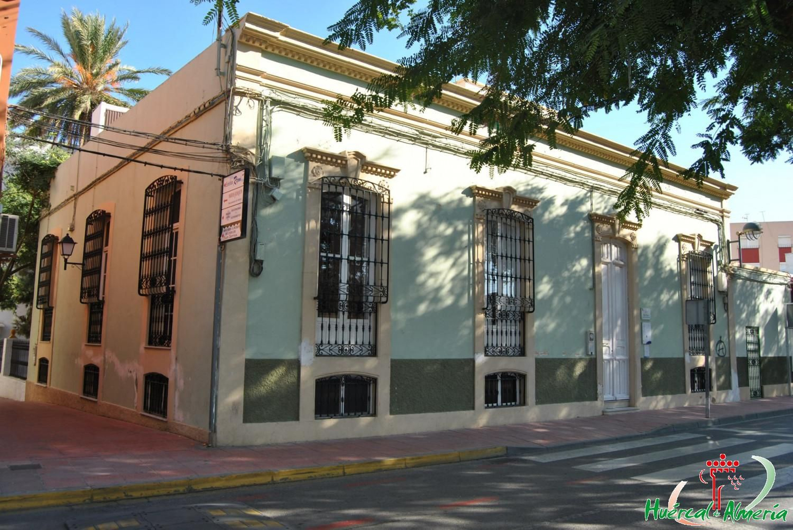 La Casa del Médico y la estación de tren presumen de fachada histórica