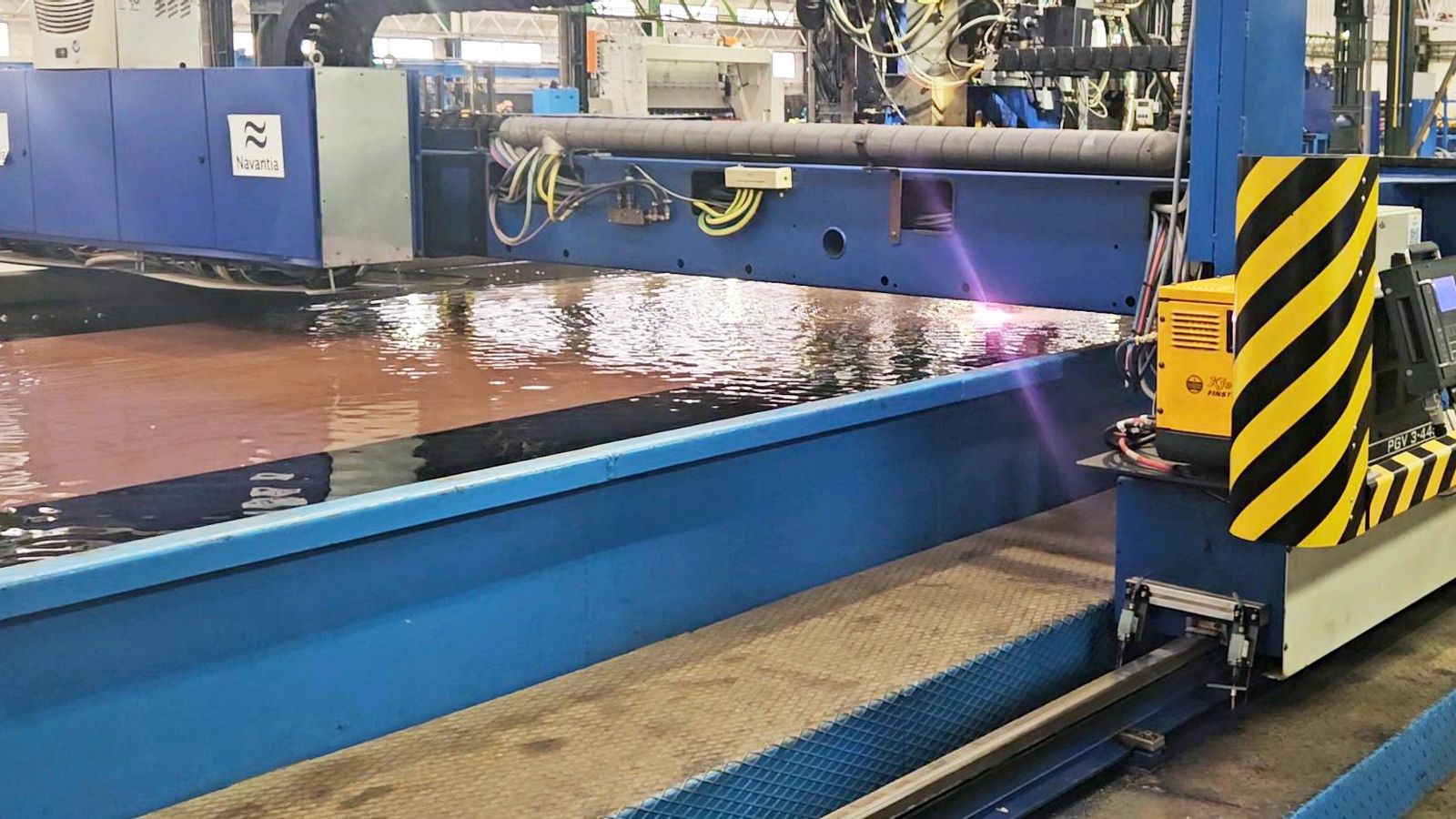 Corte de chapa de la segunda corbeta para la Marina de Arabia que se construye en el astillero de Navantia en San Fernando