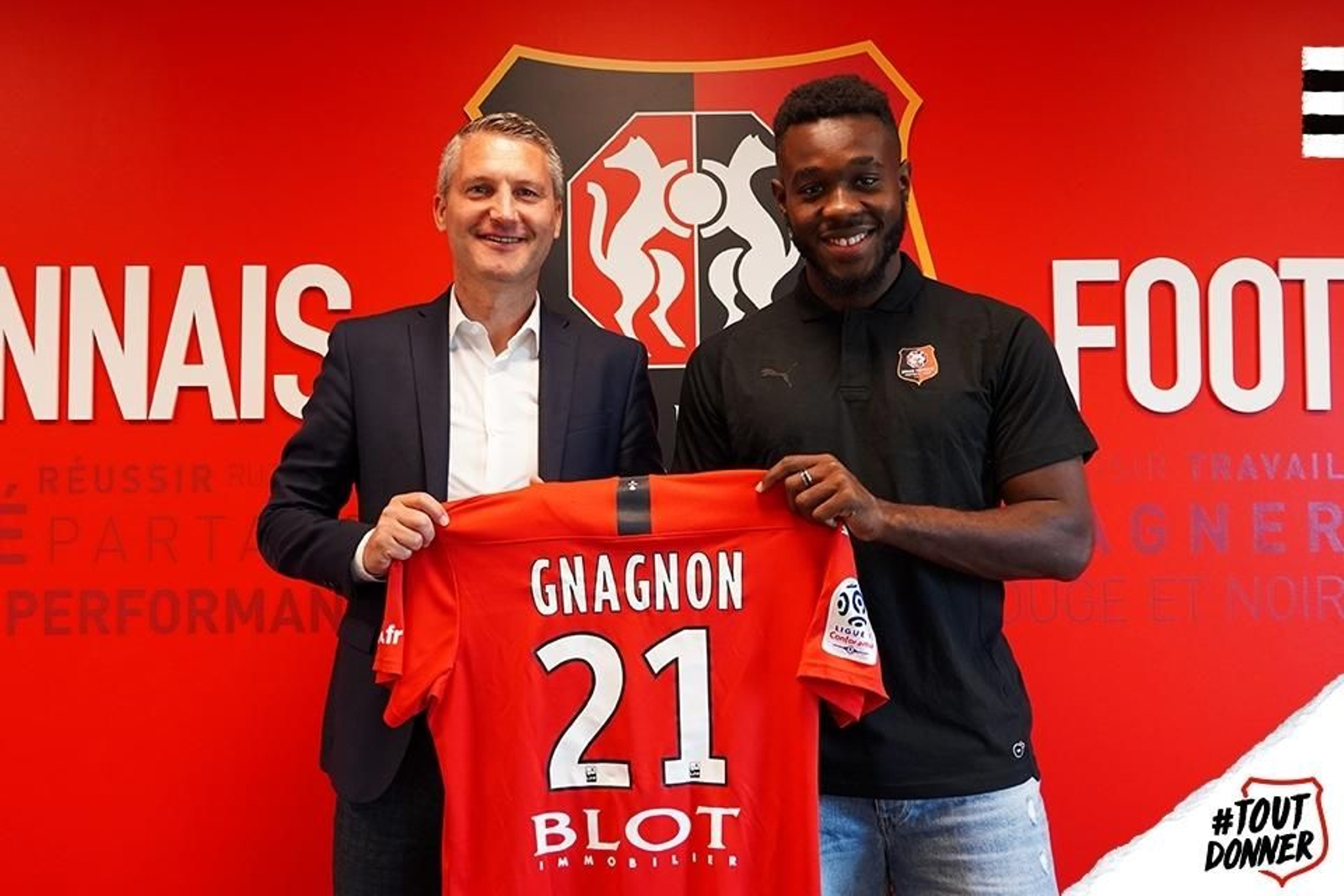 Olivier Letang, presidente del Rennes, junto a Gnagnon tras anunciar su cesión.