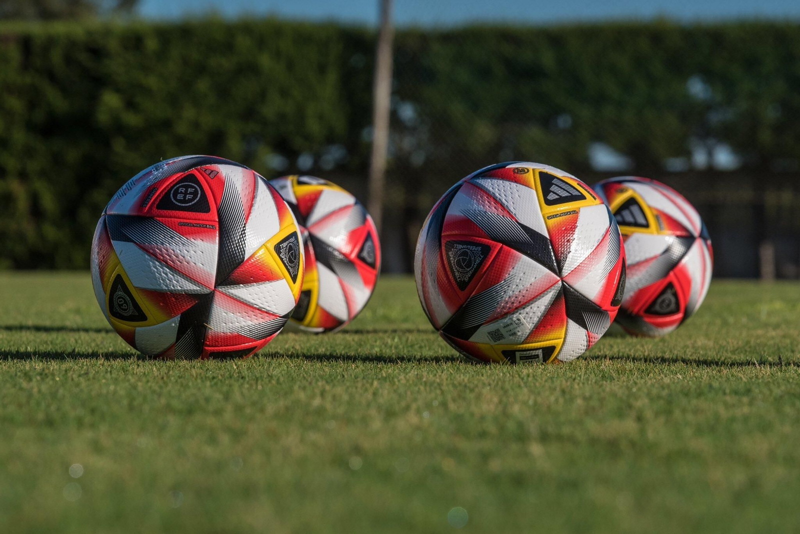 Así es el balón oficial de Primera RFEF 2023/2024