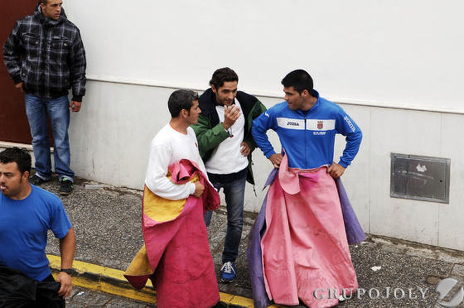 Un hombre resultó herido grave por una fuerte cornada en el abdomen en Arcos. Vejer, Paterna o Benamahoma también vivieron su fiesta

Foto: Ramon Aguilar