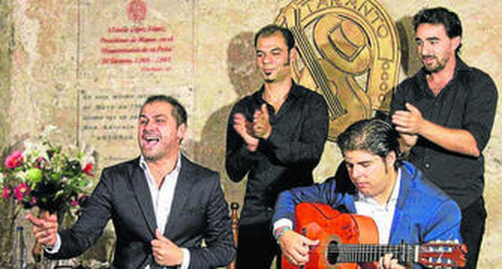 David Carpio acompañado por la guitarra de Manuel Valencia en El Taranto.