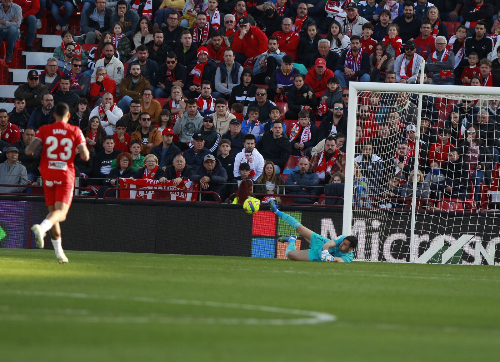 Imágenes de la derrota de la U.D. Almería ante el Villarreal por 0 a 2