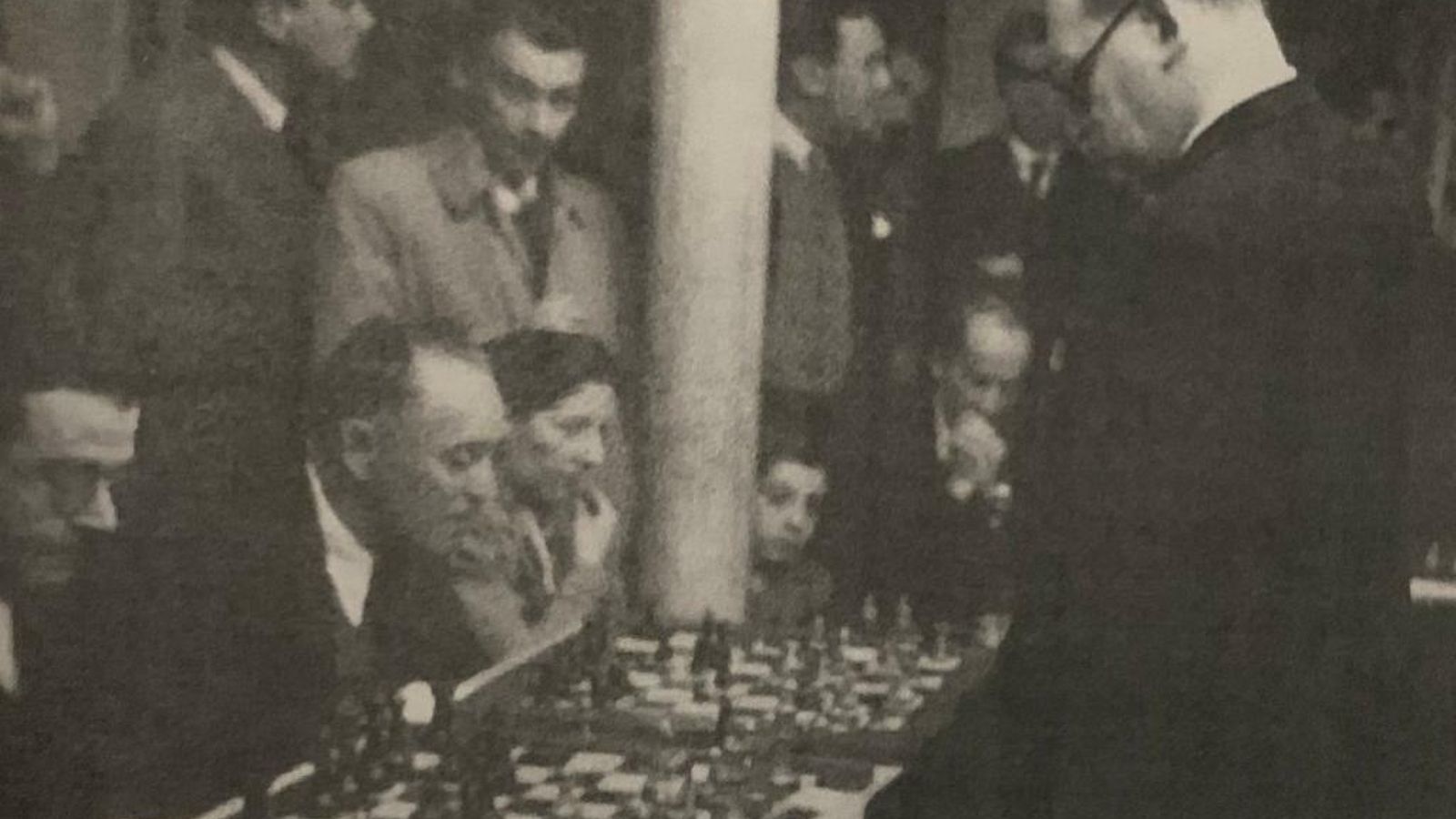Alekhine en el Ateneo de Sevilla en 1941.