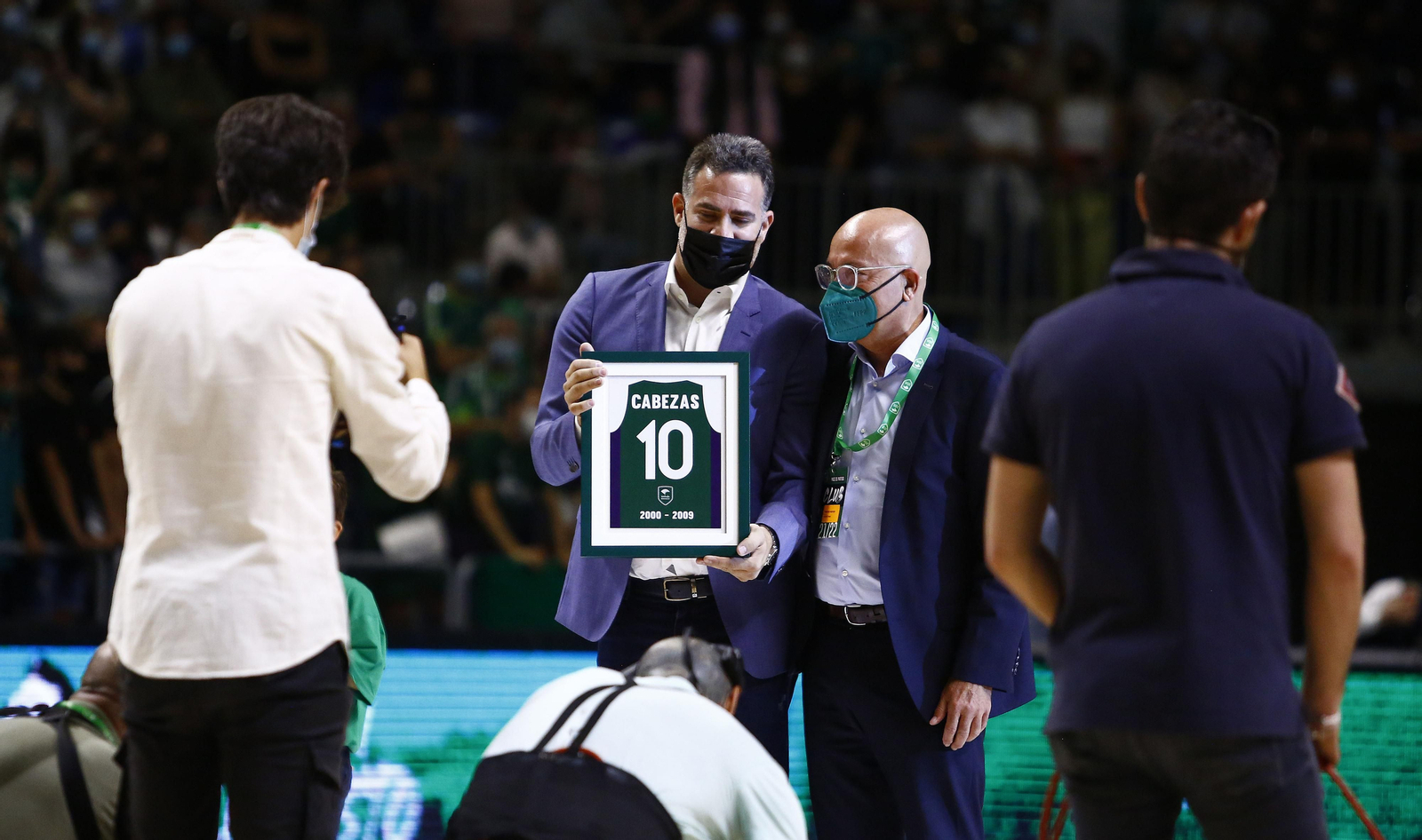 La retirada de la camiseta de Carlos Cabezas, en fotos