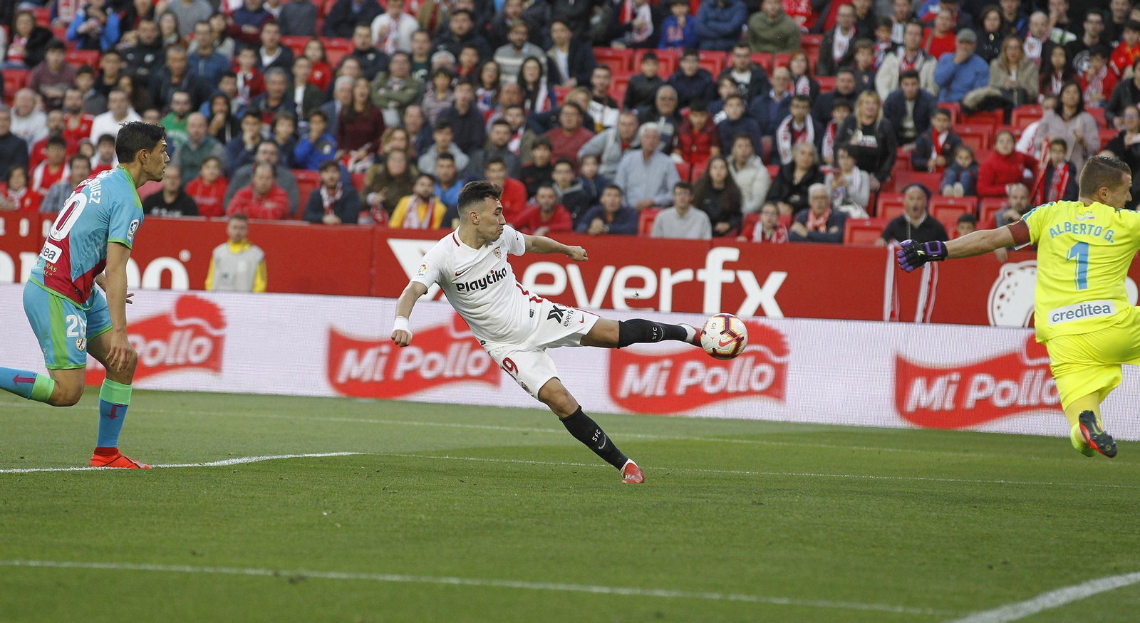 Munir conecta un potente zurdazo para hacer el 2-0 provisional ante el Rayo.