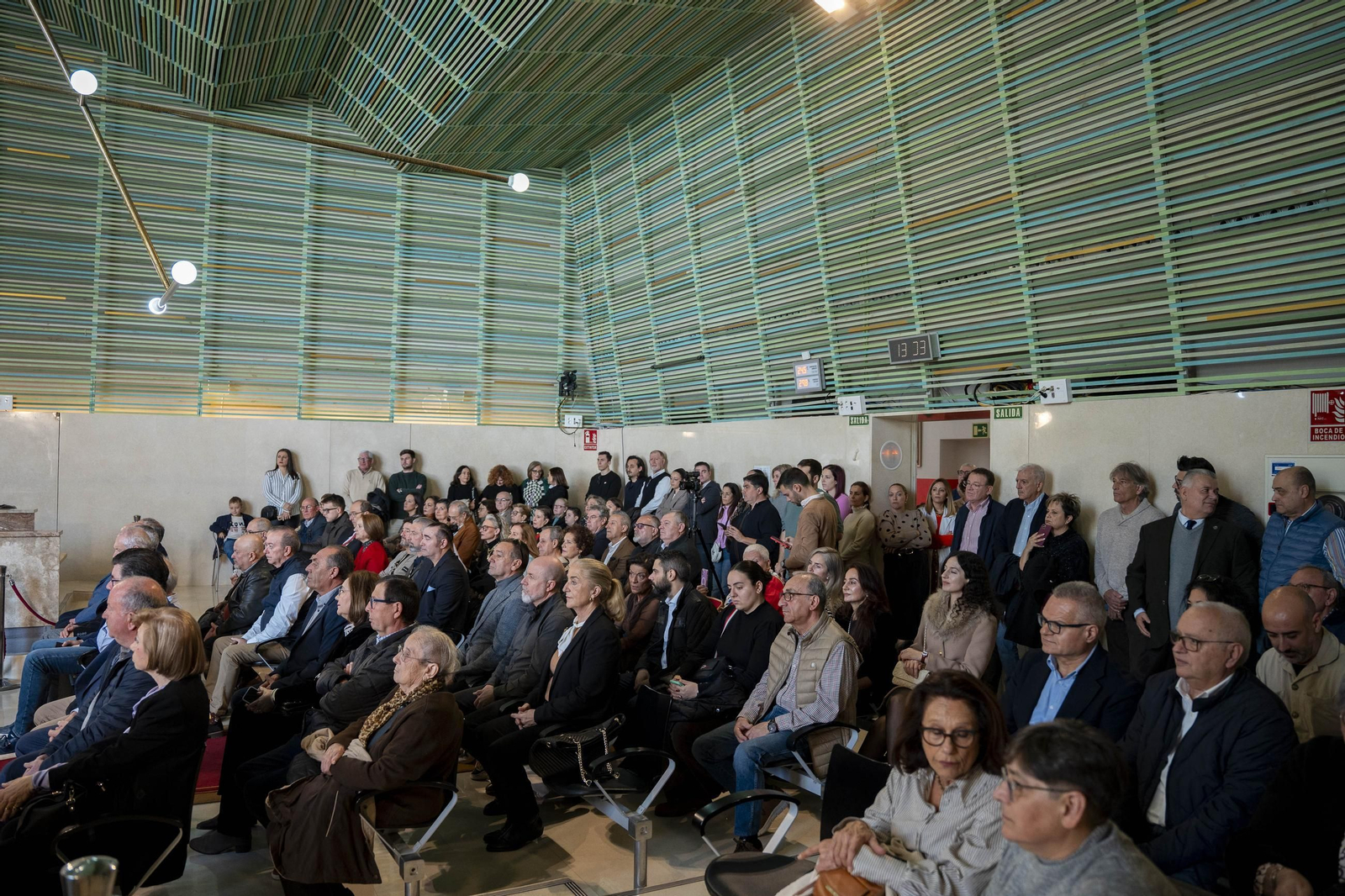 Almería rinde homenaje a su personal municipal con la imposición de los Escudos de Oro