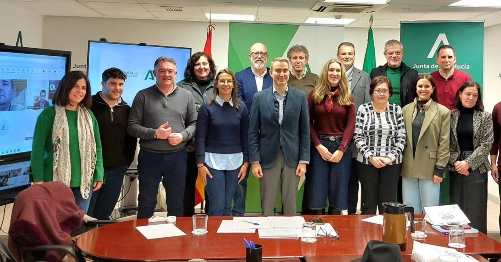 Representantes de asociaciones y ayuntamientos en el Día del Comercio en Andalucía.